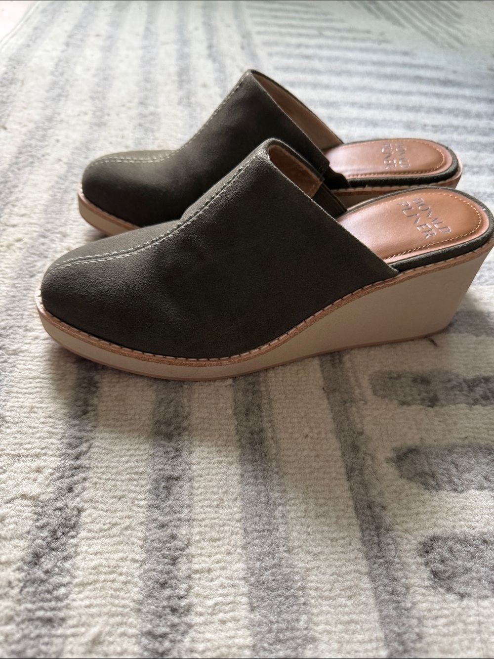 Donald Pliner Janella olive leather platform mules